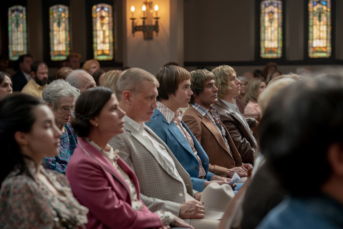 Familjen Von Erich går i kyrkan i The Iron Claw