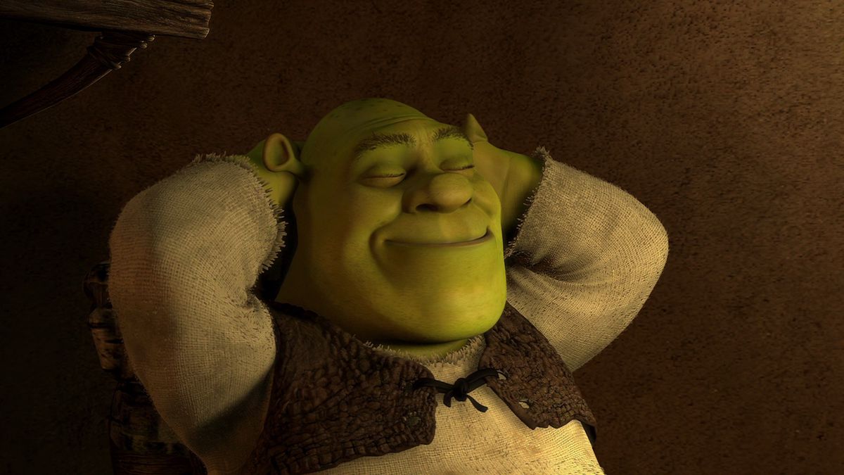 Shrek, händerna bakom huvudet, med ett avslappnat leende och slutna ögon