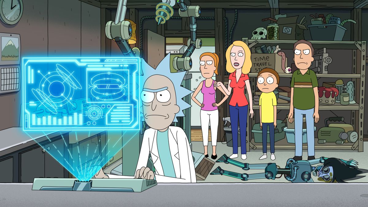 (LR) Rick Sanchez skriver på ett holografiskt tangentbord med Summer, Beth, Morty och Jerry Smith som står i bakgrunden i Rick and Morty.