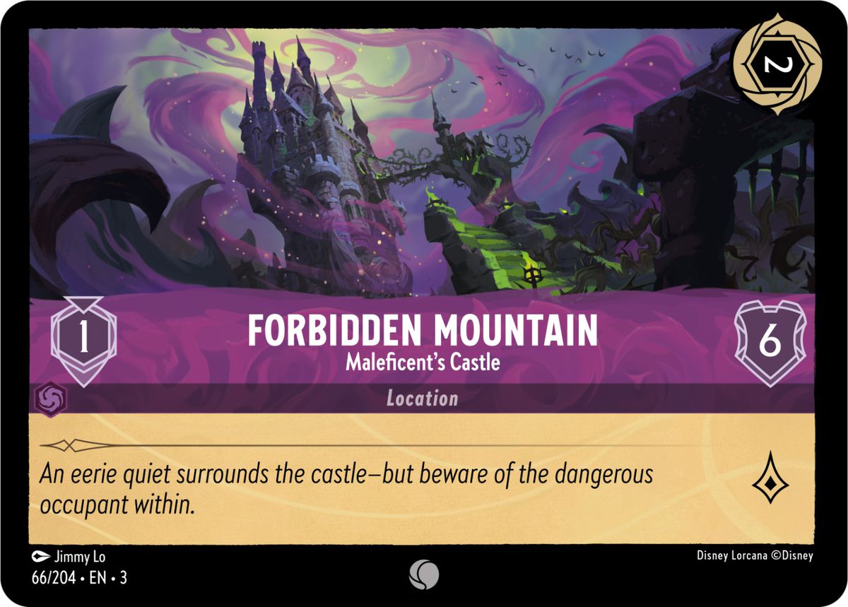 Maleficents slott, på toppen av det förbjudna berget, präglas av lila och grönt.  Den 6 viljekraftsplatsen har ett rörelsevärde på 1 och ett lorevärde på 1.