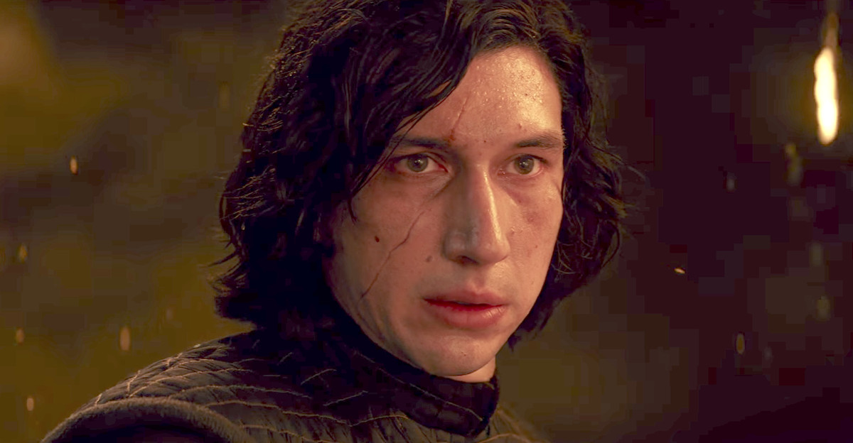 Adam Driver som Kylo Ren, ser extra orolig ut och i behov av förlösande kärlek i Star Wars: The Last Jedi