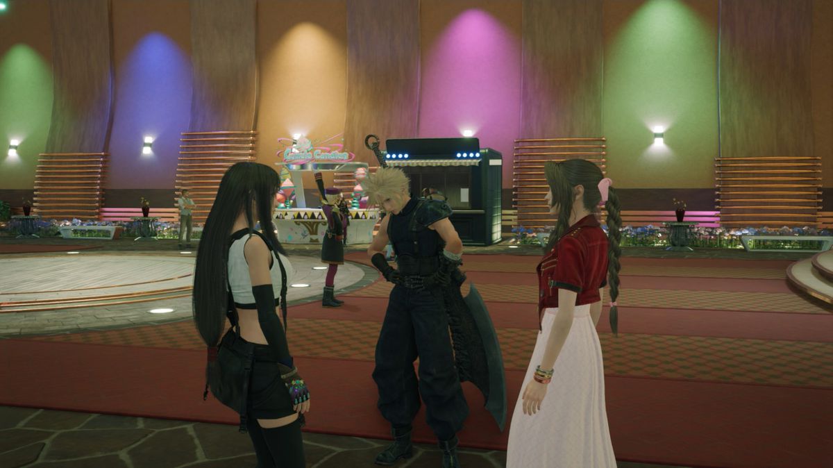 Cloud står mellan Aerith och Tifa vid Gold Saucer i Final Fantasy 7 Rebirth