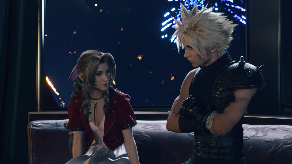 Aerith och Cloud tittar eftertänksamt på varandra.  I bakgrunden avfyras fyrverkerier