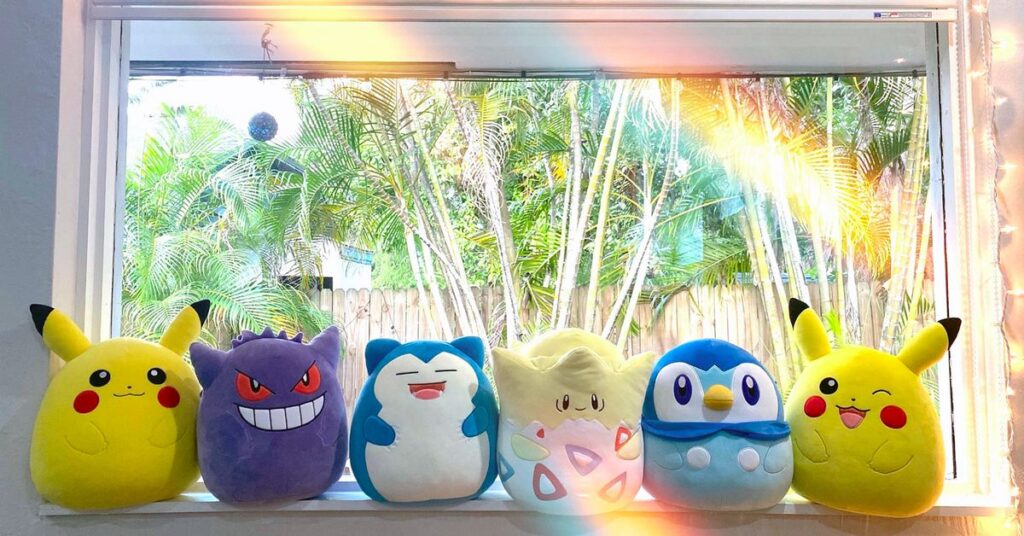 Pokémon Squishmallows finns till försäljning idag endast på Hot Topic