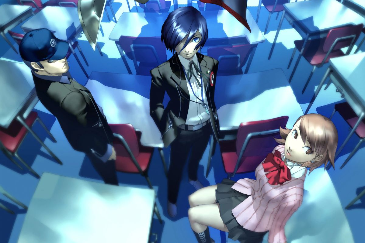 Persona 3 Portables manliga huvudperson står tillsammans med eleverna Junpei Iori och Yukari Takeda i ett blåtonat klassrum, sett från en liten vy ovanifrån.