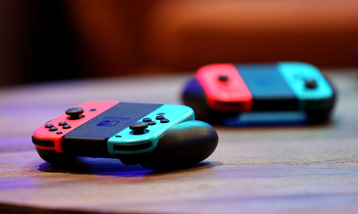 Nintendo Joy-Con trådlösa handkontroller för Nintendo Switch visas under debuten av Allied Esports 