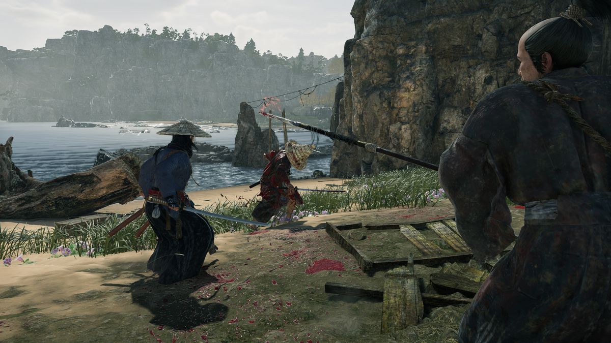En spelare som möter en grupp fiender längs stranden av en strand.