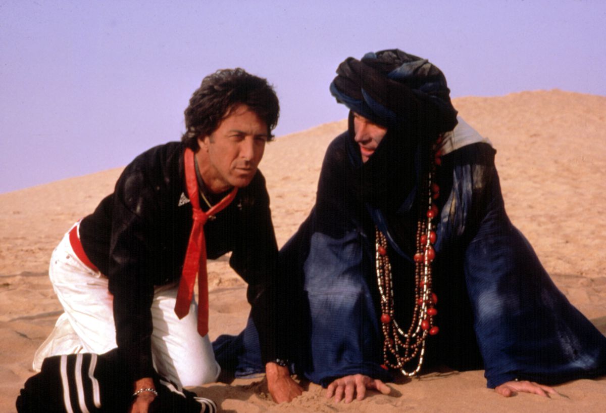 Dustin Hoffman och Warren Beatty hukar i sanden i den marockanska öknen i Ishtar