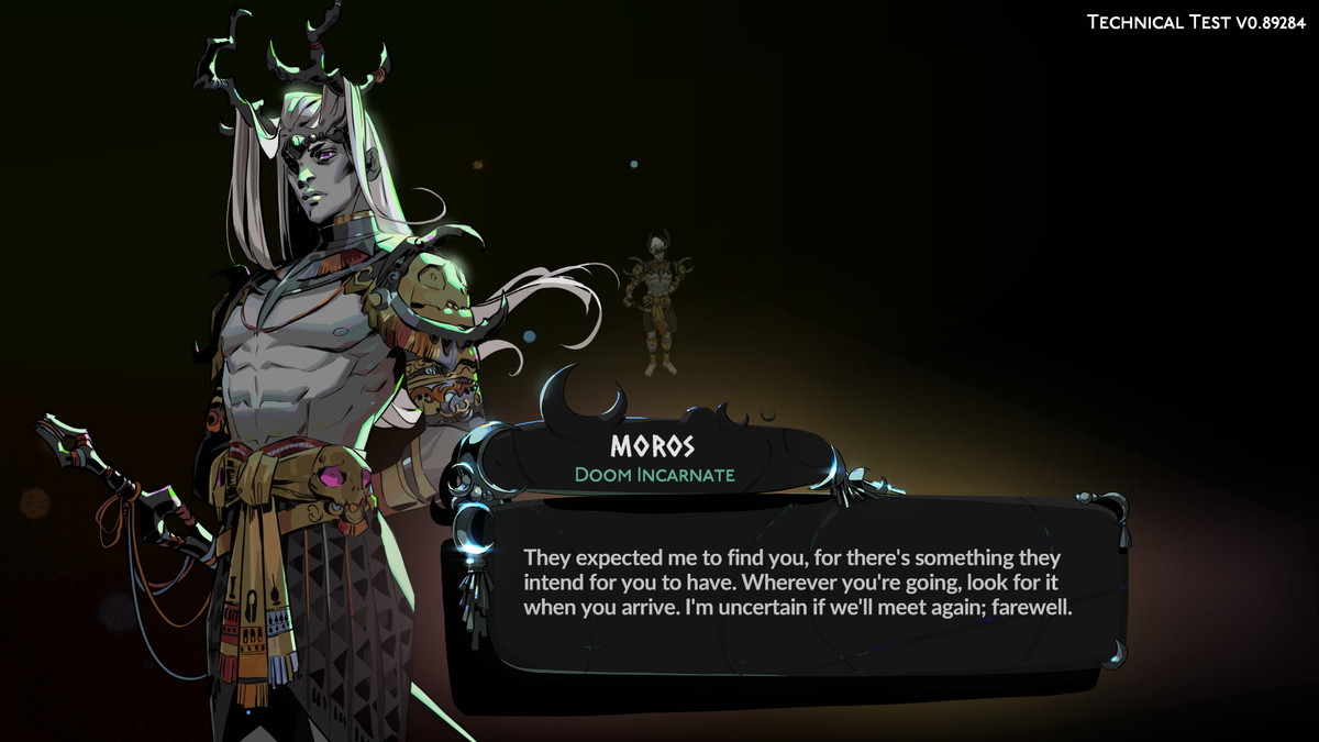 En bild av Moros i Hades 2. Han ser ut som en mörk natt och har jättelika buketter, horn och långt hår som draperar över hans horn. 