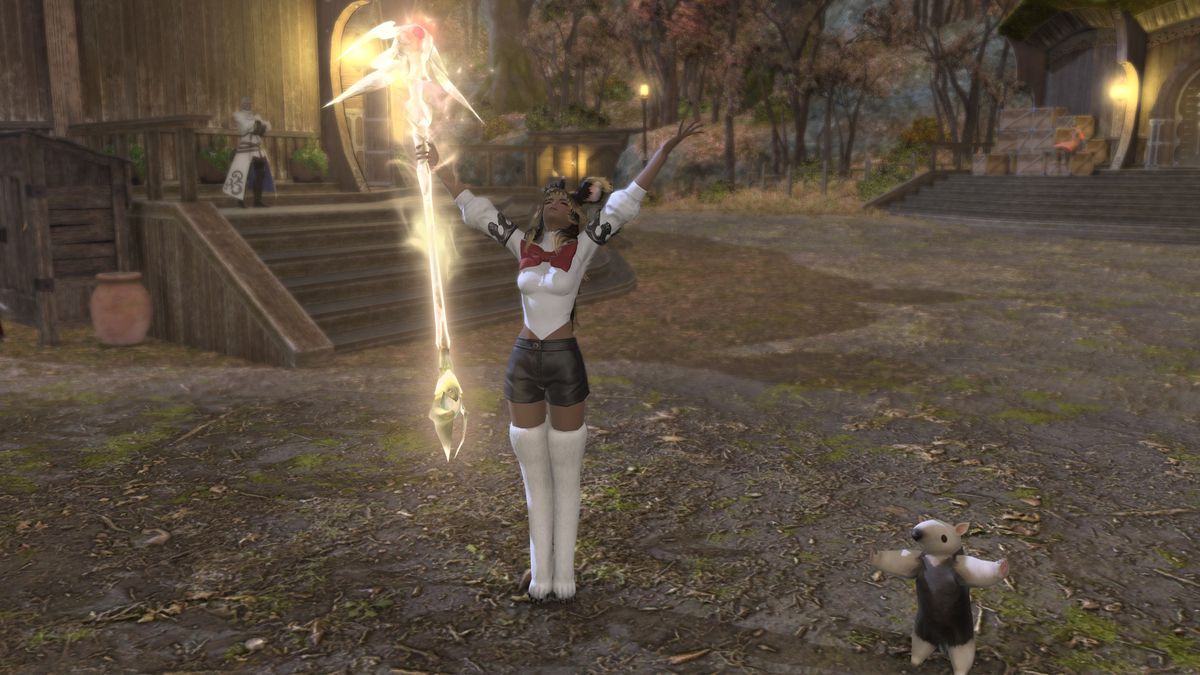 A FFXIV Viera holds up a golden glowing staff with a red jewel