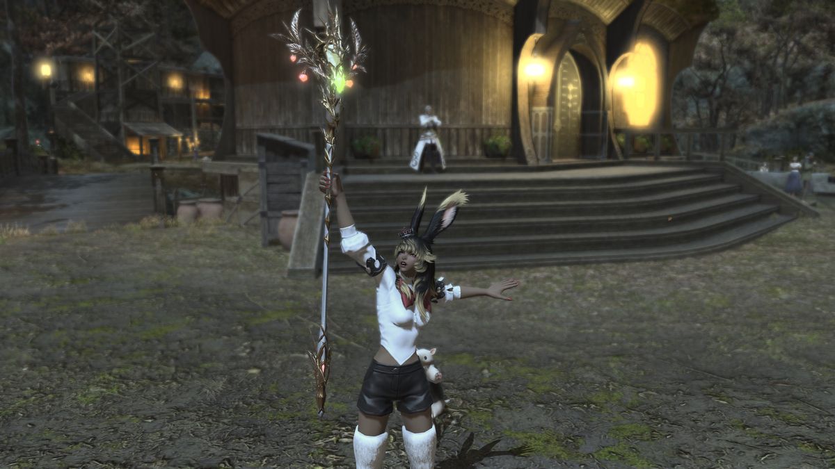 A FFXIV Viera holds up a staff with leafy branches and jewels