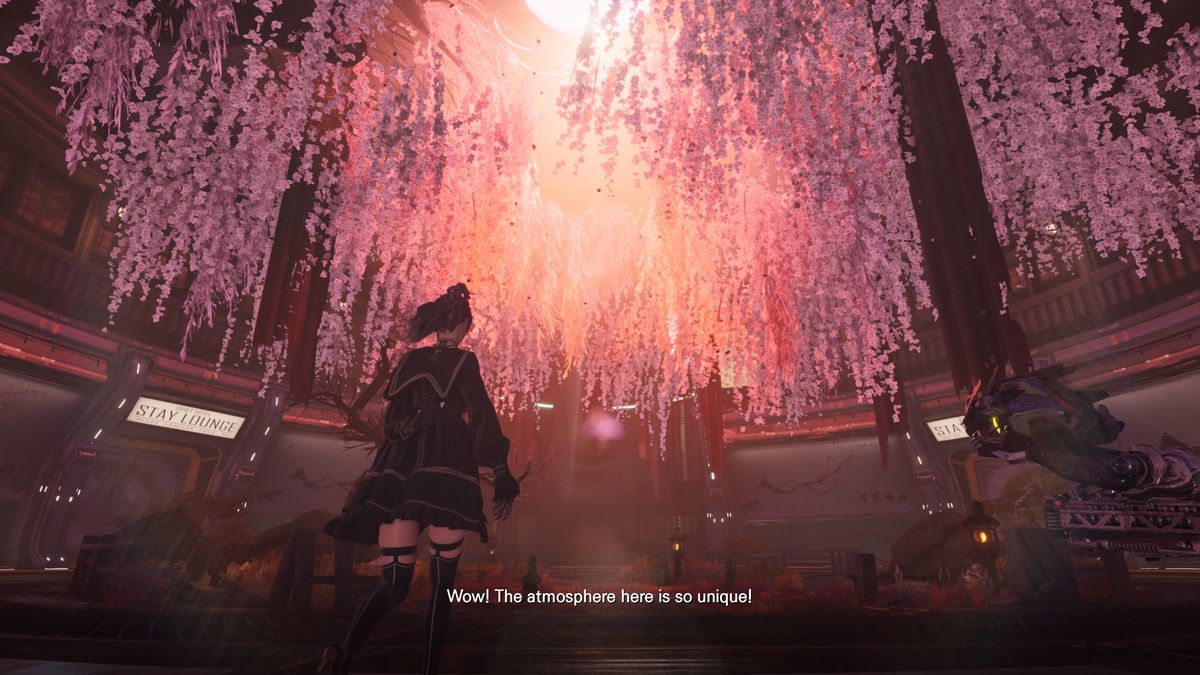 EVE, huvudpersonen i Stellar Blade, klädd i skolflickuniform och svarta lårskor, tittar upp i ett tak fullt av hängande rosa blommor.  Hon säger: 