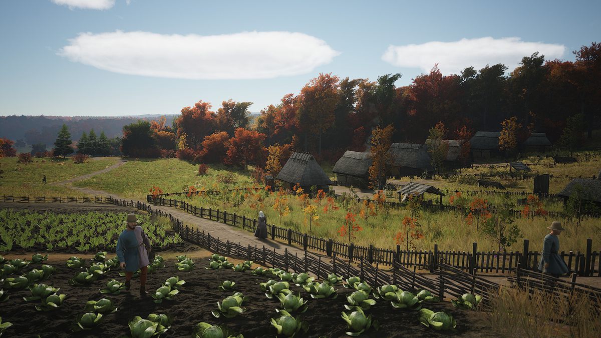 En bonde sköter en grönsaksplats i Manor Lords.  I bakgrunden finns en rad kojor och en skog