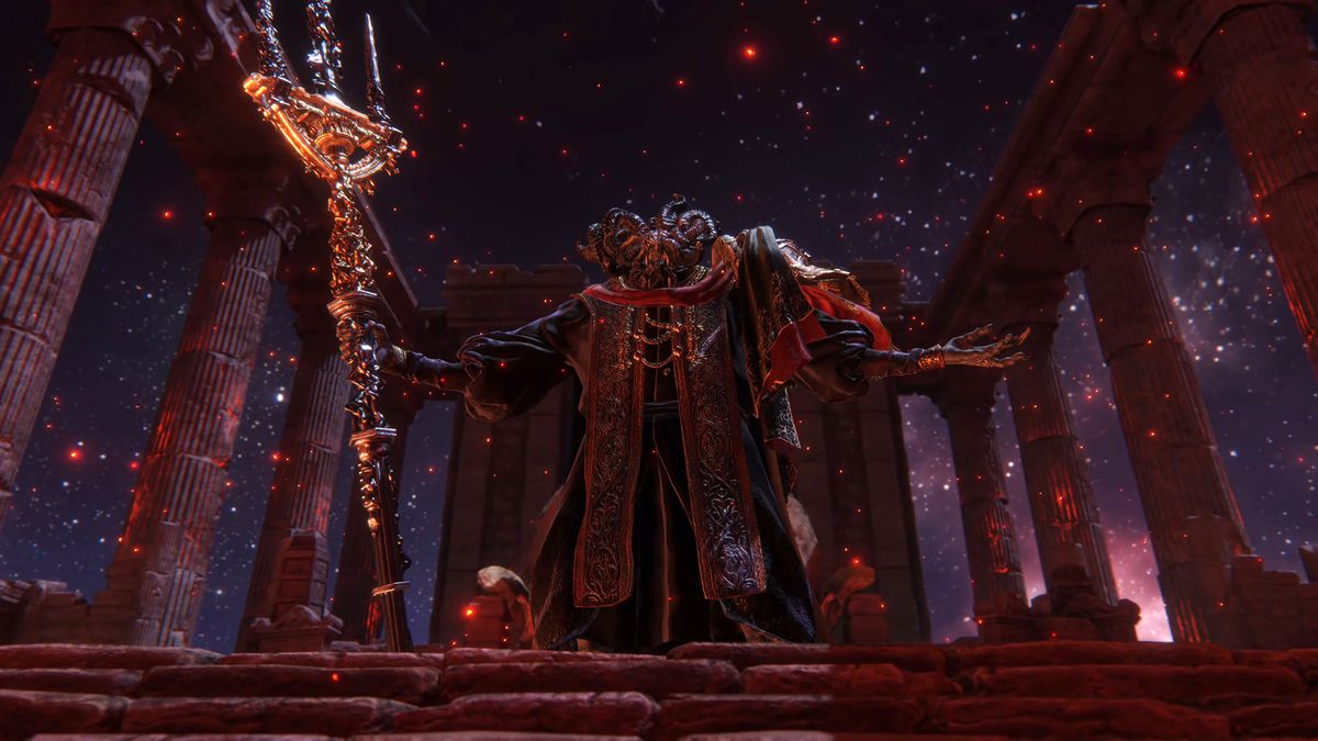 En skärmdump av Mohg, Lord of Blood i hans mausoleum när han är på väg att attackera spelaren i Elden Ring