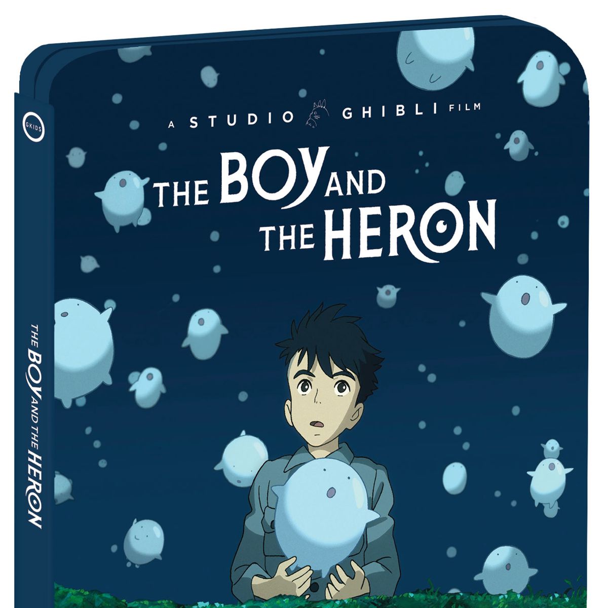 Mahito ser små sfäriska varelser sväva upp i luften med vördnad på omslaget till den begränsade upplagan The Boy and the Heron Steelbook.