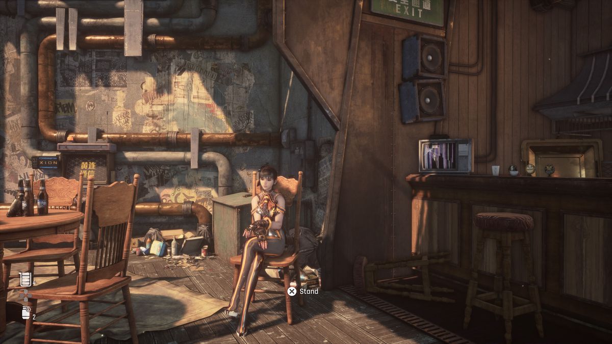 EVE, huvudpersonen i Stellar Blade, sitter i en stol på en av spelets viloplatser, som ser ut som ett övergivet kafé