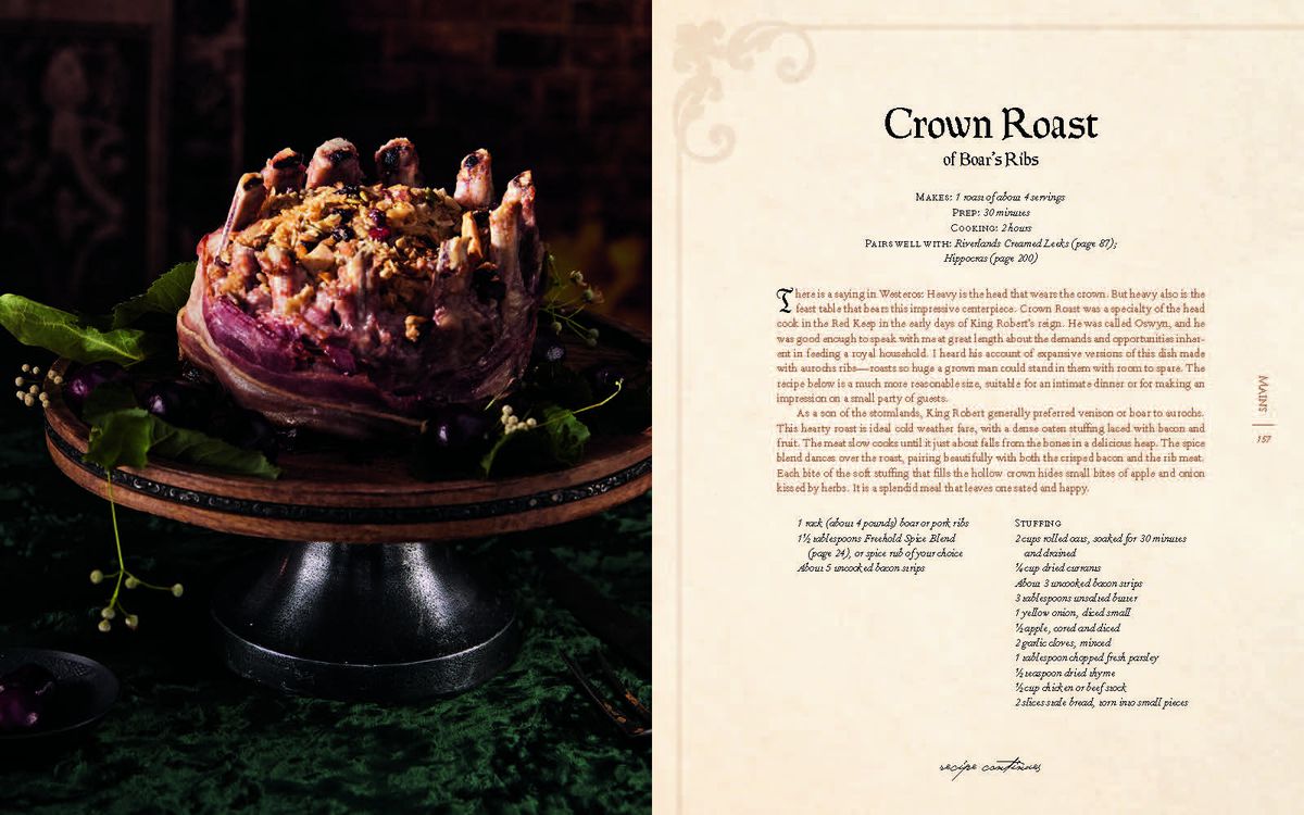 Ett foto av Crown Roast of Boar's Ribs bredvid ett recept på Crown Roast, omtryckt från The Official Game of Thrones Cookbook.