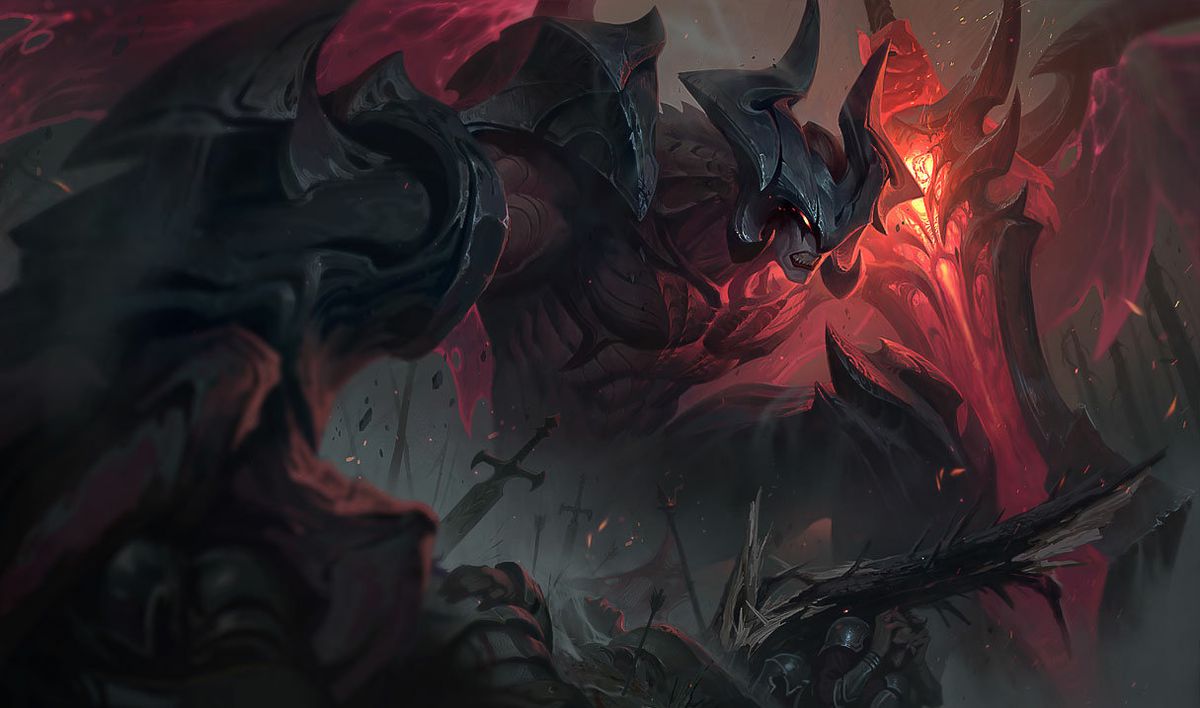 Aatrox, en demoniskt utseende figur med böjda horn, sammanbitna tänder och svart och rött kött, griper ett jättelikt rött svärd och skjuter fram genom en strid.