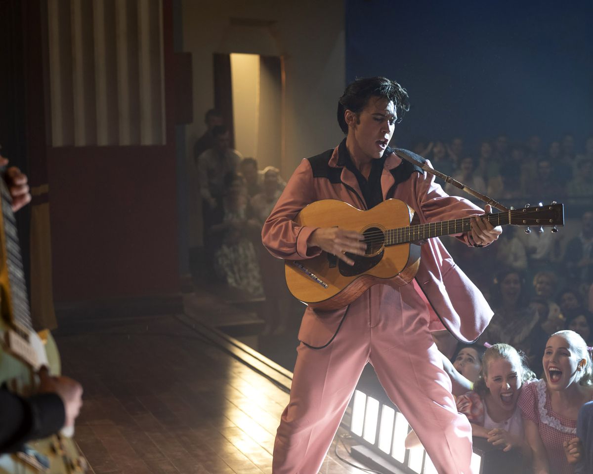 Austin Butler som Elvis Presley i Baz Luhrmanns Elvis (2022)