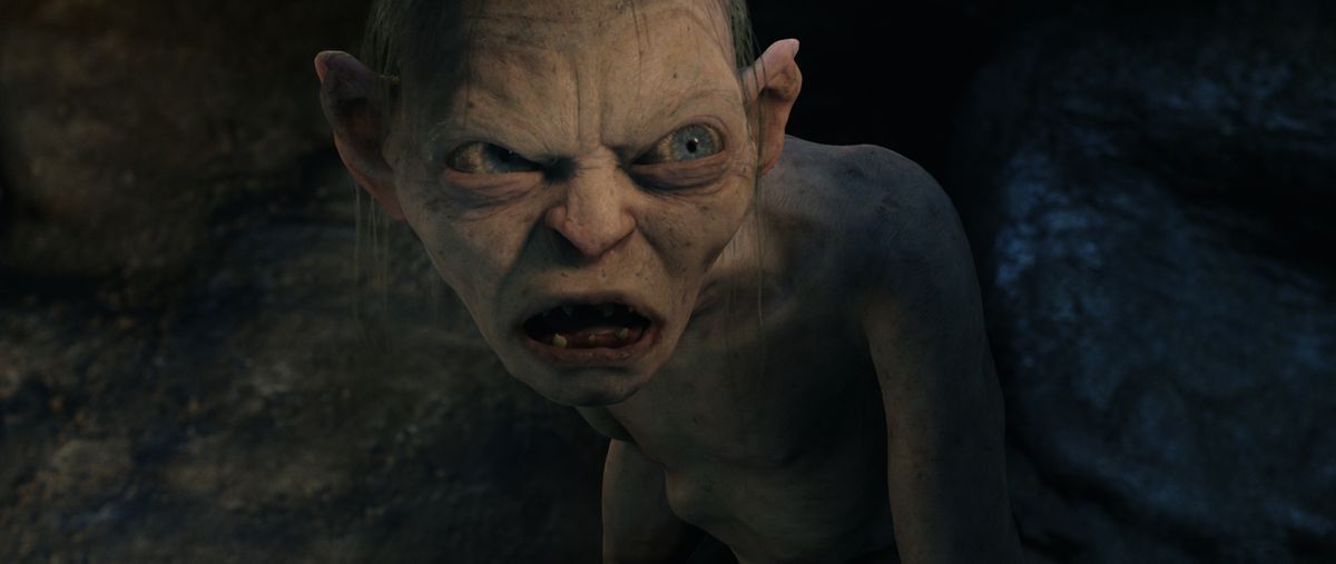 Gollum, hälften i skugga och hälften i ljus, morrar åt hobbiter i Sagan om ringen: The Two Towers