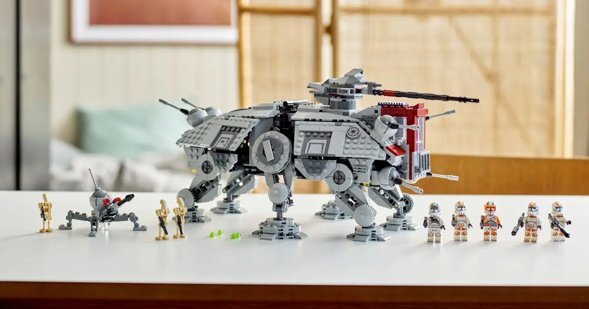 En bild på Lego AT-TE-modellen