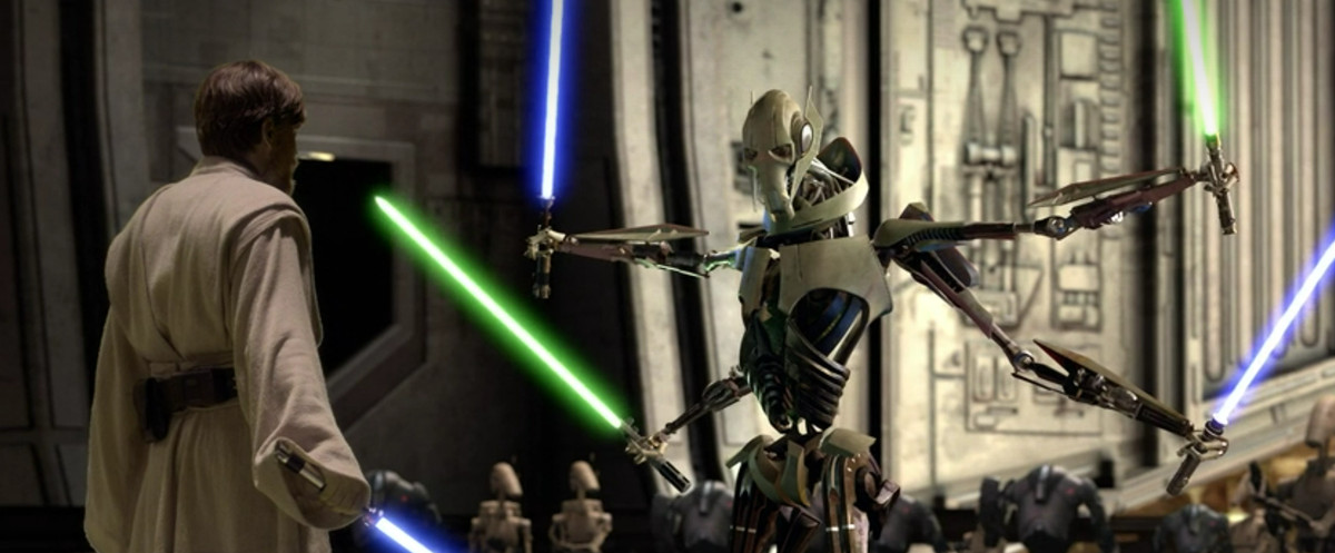 General Grievous står framför Obi-Wan Kenobi medan han svingar fyra ljussvärd i sina robotarmar 