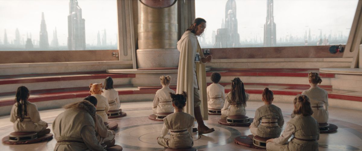 Sol (Lee Jung-jae) instruerar en grupp Jedi Padawan