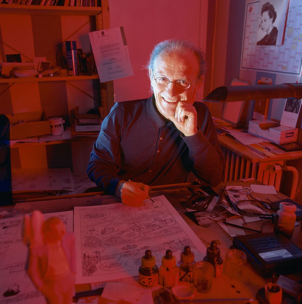 Jean Giraud poserar i sin studio