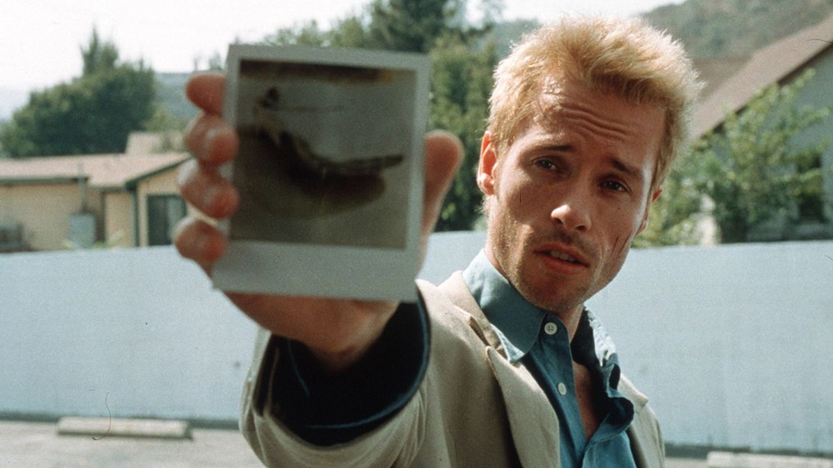 Guy Pearce as Leonard Shelby in Memento