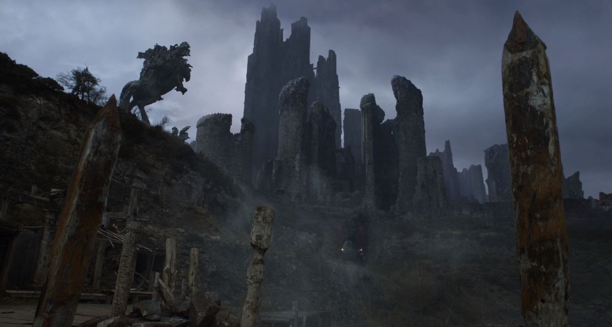 En bild av Harrenhal i Game of Thrones säsong 2
