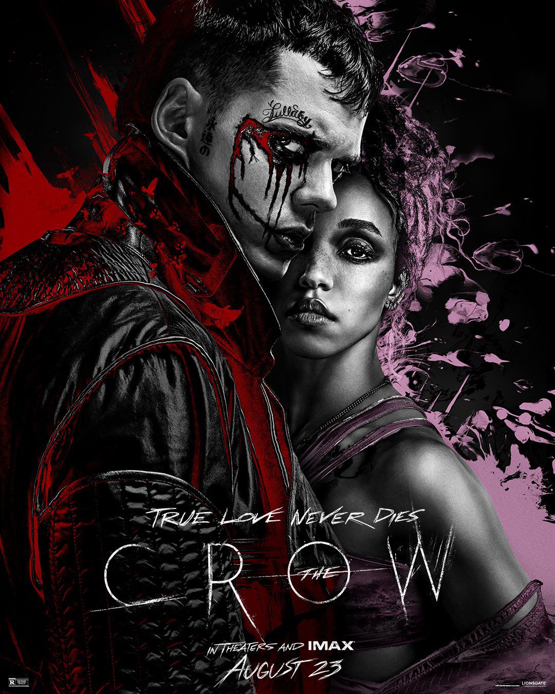 En affisch för 2024 års The Crow, med huvudkaraktärerna Eric (Bill Skarsgård) och Shelly (FKA twigs) som står sammanpressade, med Eric som tittar över axeln på tittaren, och slogan 